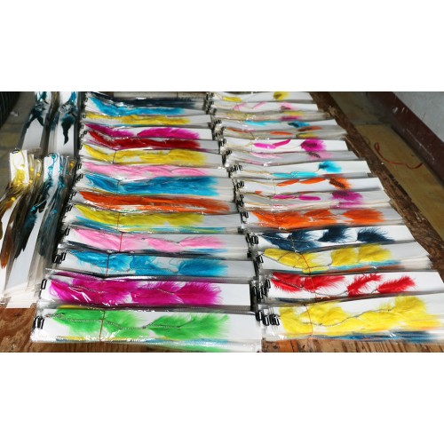 Cadena de metal con clip de seis colores Pluma de caña Rayas flotantes estampadas para el cabello Cabello sintético preadherido Extensiones compuestas para el cabello con plumas